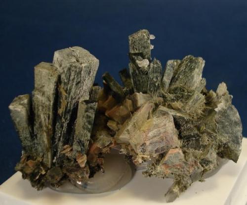 Anfíbol (variedad uralita)<br />Carlés Mine, Ballotal-El Fuxaco, Carlés, Salas, Comarca Valle del Narcea, Principality of Asturias (Asturias), Spain<br />7 x 4 cm.<br /> (Autor: Echevarria)