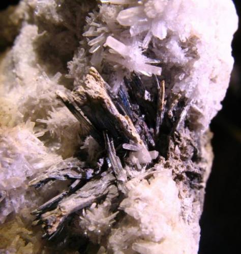 Stibnita (Estibina)<br />Escarlati Mine, Puerto de las Señales, Maraña, Comarca Montaña Oriental, León, Castile and León, Spain<br />5 x 3 cm. zona foto<br /> (Autor: Calita)