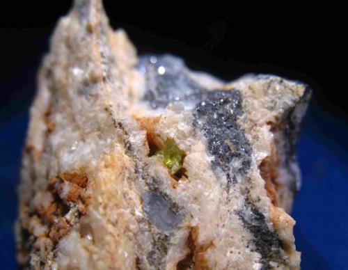 Esfalerita<br />Pineda de la Sierra, Comarca Sierra de la Demanda, Burgos, Castilla y León, España<br />Cristal de 3 mm.<br /> (Autor: Calita)