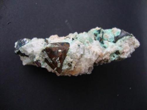 Tetraedrita<br />El Coriellu Mine, El Coriellu, San Cosme de Llerandi, Parres, Comarca del Sueve, Principality of Asturias (Asturias), Spain<br />18 mm. el cristal mayor<br /> (Autor: minero1968)