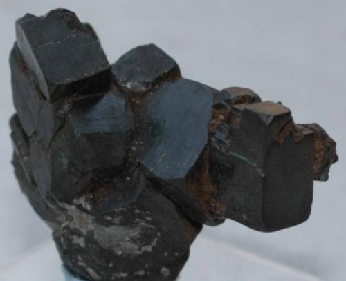 Hematites pseudomorfo de pirita<br />Oliva de la Frontera, Comarca Sierra Suroeste, Badajoz, Extremadura, Spain<br />3,5x2,5 cm; cristal mayor: 1x1 cm<br /> (Autor: Inma)