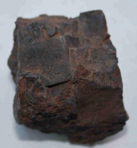 Hematites pseudomorfo de pirita<br />Oliva de la Frontera, Comarca Sierra Suroeste, Badajoz, Extremadura, Spain<br />6,5x8 cm; cristal mayor: 3x2,5 cm<br /> (Autor: Inma)