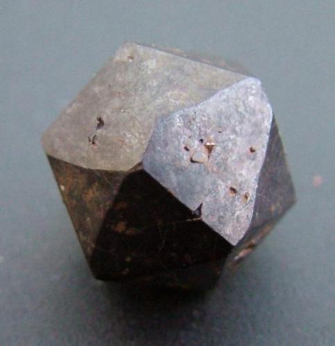 Limonita pseudomórfica de Pirita<br />Respina Mine, Fuentes de Respina, Puebla de Lillo, Comarca Valle de Boñar, León, Castile and León, Spain<br />12 x 12 x 12 mm.<br /> (Autor: JACendon)