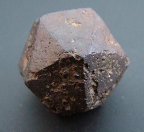 Limonita pseudomórfica de Pirita<br />Respina Mine, Fuentes de Respina, Puebla de Lillo, Comarca Valle de Boñar, León, Castile and León, Spain<br />20 x 20 x 20 mm,.<br /> (Autor: JACendon)