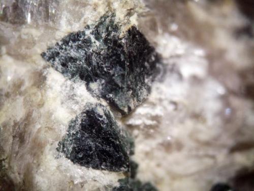 Gahnita<br />Mina Santa Marina, Monte Galiñeiro, Vincios, Gondomar, Comarca Vigo, Pontevedra, Galicia / Galiza, España<br />Arista dell crista mayor, 3 mm<br /> (Autor: usoz)