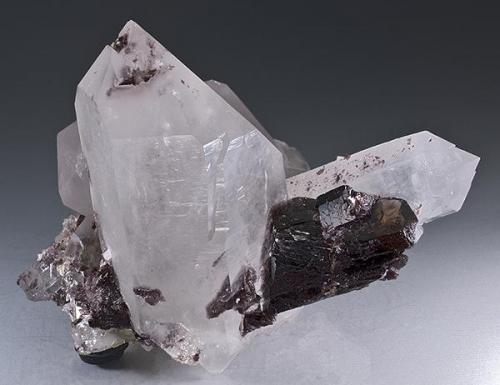 Quartz with Ferro-Axinite
New Melones Dam, Copperopolis, Calaveras Co., California
Specimen size 8.8 x 8 cm (Author: am mizunaka)