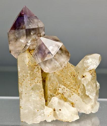 Quartz (variety amethyst)
Fat Jack Mine, Lane Mountain, Yavapai Co., Arizona
Specimen size 5.7 x 5 cm
A pair of amethyst scepters. (Author: am mizunaka)