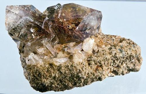 Quartz with rutile.
Shingle Springs, El Dorado Co., California
Specimen size 3.4 x 2.5 cm. (Author: am mizunaka)