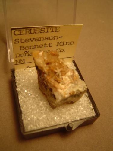 Cerussite ("Sixling" twin) Stephenson Bennett Mine, Organ Mountains, Dona Ana County, New Mexico.  Crystals ("V-twins") to over 6" are reported from this mine.  This little sixling is 3mm wide. (Author: Ed Huskinson)