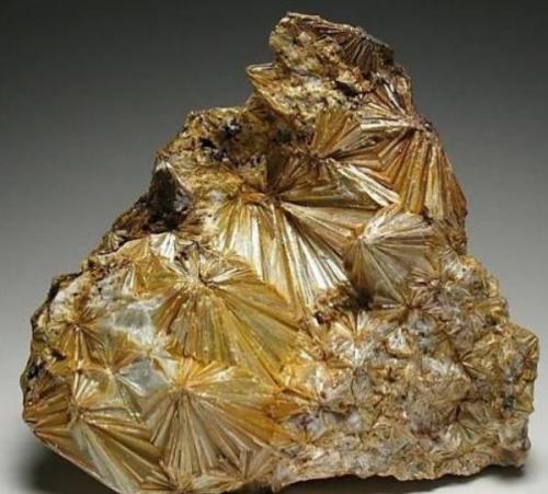 Pyrophyllite. Graves Mountain, Lincoln Co., Georgia. 8 x 9 cm. (Author: Antonio Alcaide)