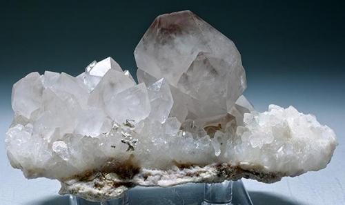 Smoky Quartz
Diamond Hill Mine, Antreville South Carolina
Specimen size 8.9 x 5 x 5 cm. (Author: am mizunaka)