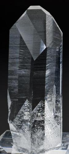Quartz
McEarl Mine, Garland Co., Arkansas, USA
Specimen size 9.3 x 2.8 cm. (Author: am mizunaka)