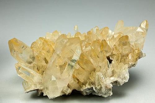 Quartz var.citrine
Collier Creek Mine, Mt. Ida, Montgomery Co., Arkansas, USA
Specimen size 16 x 8.5 x 7 cm.
Citrine quartz cluster (Author: am mizunaka)