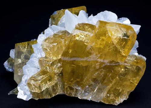 Barite and Calcite
Goldstrike Pocket 4480 Ramp
Elko County, Nevada
Specimen size 9 x 7 x 6.5 cm. (Author: am mizunaka)