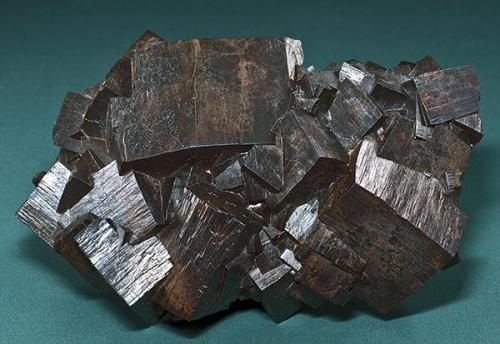 Goethite after Pyrite
Pelican Point Area, Utah Co., Utah, USA
Specimen size 7.5 x 5 cm (Author: am mizunaka)