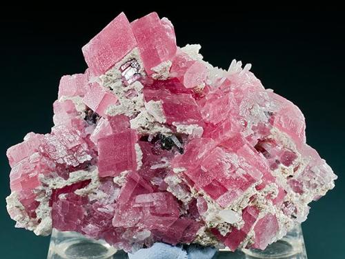 Rhodochrosite
Cash Flow Pocket, Sweet Home Mine, Alma District, Park Co., Colorado
Specimen size 6 x 4.7 cm. (Author: am mizunaka)