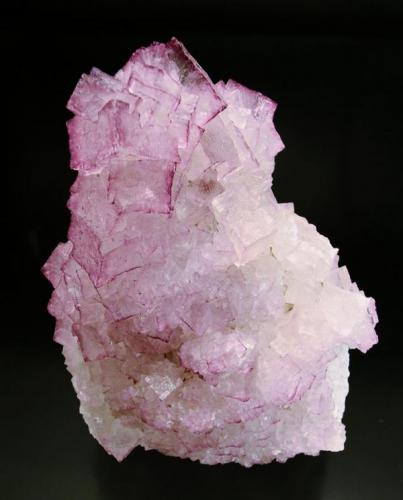 Fluorite with Barite
Danville, Boyle County, Kentucky, USA
Specimen size: 8 × 6.8 × 5.9 cm.
Main crystal size: 1.2 × 1 cm.
Former Jan Buma collection. Number 041201
Intense fluorescence long & short UV
Photo: Reference Specimens (Author: Jordi Fabre)