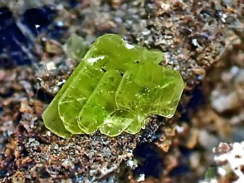 Autunita<br />Santa Marina Mine, Monte Galiñeiro, Vincios, Gondomar, Comarca Vigo, Pontevedra, Galicia / Galiza, Spain<br />Cristal de 3 mm<br /> (Autor: usoz)