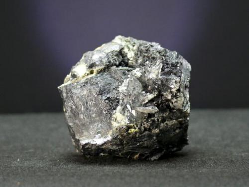 Anglesita - Minas de la Cruz - Linares - Jaén
Pieza de 4,5 x 4,5 cm. cristal mayor 0,6 cm. (Autor: El Coleccionista)