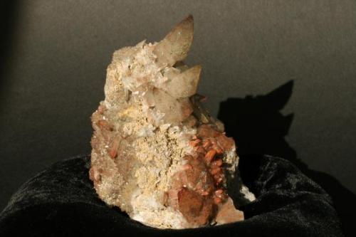11 cm. calcite and minor quartz, hemitite stained. Collected 05. (Author: vic rzonca)