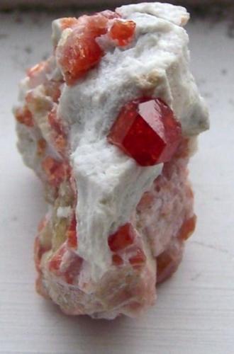 Garnet. Locality: Sierra de las Cruces, Sierra Mojada, Coahuila de Zaragoza, México
size: 3.8cm x 2.2cm x 2.5cm (Author: Luis Domínguez)