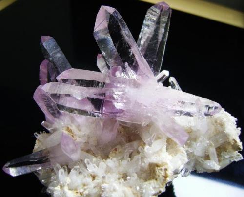 Amethyst quartz Locality: Piedra Parada, Las vigas, Veracruz, México size: 6.7cm x 6.4cm x 6cm (Author: Luis Domínguez)