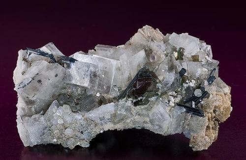 Calcite, Rutile, Muscovite, and Dolomite
Rist Mine, Hiddenite, Alexander Co., North Carolina, USA
Specimen size 7.1 x 4 cm. (Author: am mizunaka)