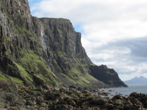 The ’beach’ to the south of Talisker Bay, Isle of Skye, at low tide. Sep. 2010. (Author: Mike Wood)