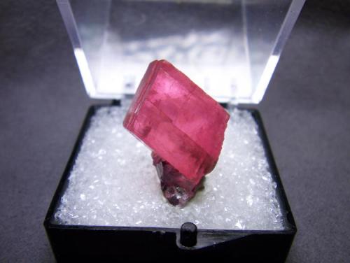 Rhodochrosite
from Sweet Home Mine
size: 1.5 cm tall (Author: pro_duo)