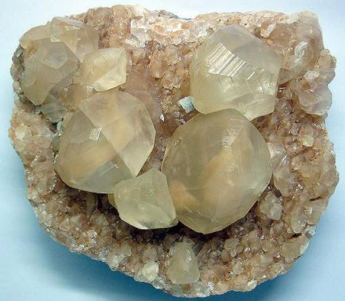 Calcite, Leiping Mine, China. largest crystal 5cm. 14 cm X 10 cm X 6 cm. (Author: Samuel)