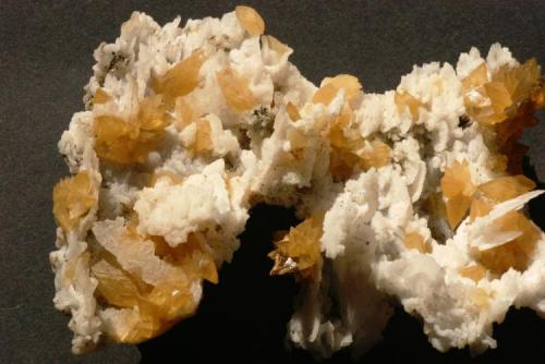 Chalcedony with Calcite 10,5 cm X 4,5 cm X 7,5 cm
Ametista do Sul, Rio Grande do Sul, Brazil (Author: silvio steinhaus)