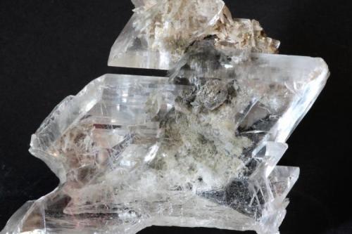 Gypsum var. Selenite - 6,0 cm X 3,0 cm X 7,5 cm
To cover a Quartz and Calcites.
Tariga mine, Ametista do Sul, Rio Grande do Sul Brazil (Author: silvio steinhaus)