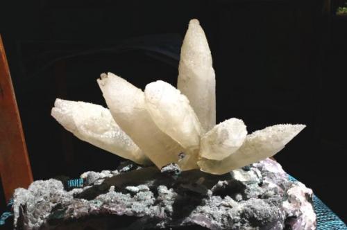 Calcite with about 8 kg, 30 cm X 30 cm X 38 cm, Rio Grande do Sul, Brazil. (Author: silvio steinhaus)