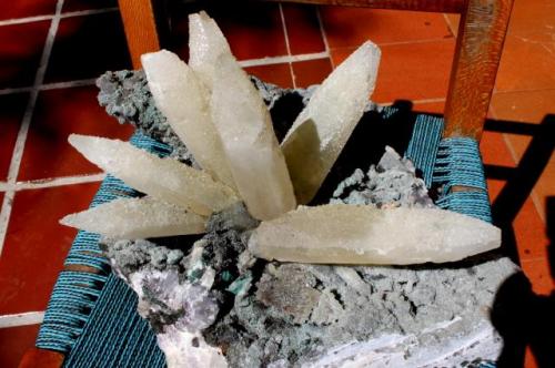 Calcite with about 8 kg, 30 cm X 30 cm X 38 cm, Rio Grande do Sul, Brazil. (Author: silvio steinhaus)