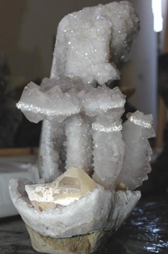 Amethyst with calcite, part of about 30 cm x 20 cm x 20 cm.
Uruguay (Author: silvio steinhaus)