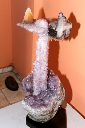 Amethyst stalactite of approximately 1 meter in height, covered by calcite with Amethyst, detail of tip of about 25 cm X 15 cm X 15 cm. Uruguay (Author: silvio steinhaus)