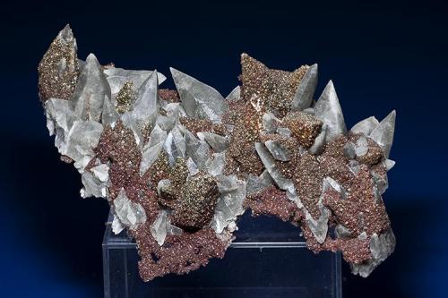 Calcite with Chalcopyrite
Brushy Creek Mine, Viburnum Trend District, Reynolds Co., Missouri
Specimen size 12.8 x 8.5 cm (Author: am mizunaka)