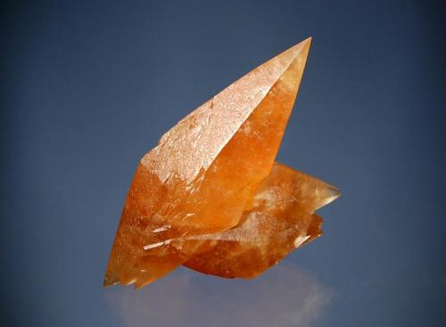 Calcite<br />Pugh Quarry, Weston, Wood County, Ohio, USA<br />6.8 cm<br /> (Author: Michael Shaw)