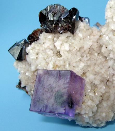 Fluorite, sphalerite, dolomite.
Elmwood Mine, Carthage, Smith County, Tennessee, USA
90 mm x 60 mm x 52 mm

Close-up view

Note that a sphalerite crystal is enclosed into the fluorite (Author: Carles Millan)