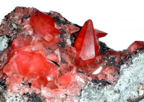 Rhodochrosite, fluorite.
Uchucchacua Mine, Oyon Province, Lima Department, Peru
84 mm x 65 mm

Close-up view (Author: Carles Millan)