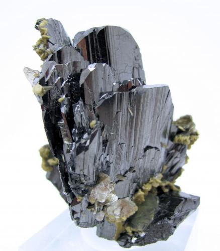 Ferberite, apatite, siderite, mica
Panasqueira Mines, Panasqueira, Covilhã, Castelo Branco District, Portugal
71 mm x 60 mm x 60 mm (Author: Carles Millan)