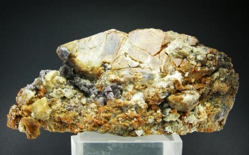 Forsterita-Clinohumita + Espinela
El Juanar - Ojén - Málaga - Andalucía - España
16 x 7.6 cm - Cristal de 12 cm (Autor: Diego Navarro)