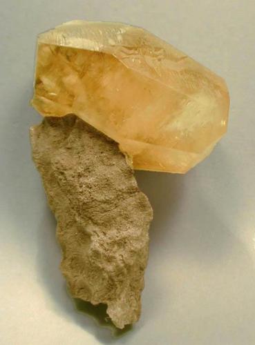 Doubly terminated Calcite
Berry Materials quarry, North Vernon, Indiana, USA 
Specimen size: 4.2 × 6.5 cm.
Photo: Reference Specimens (Author: Jordi Fabre)