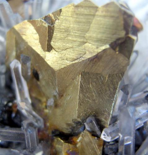 Quartz penetrating Chalcopyrites (Author: Samuel)