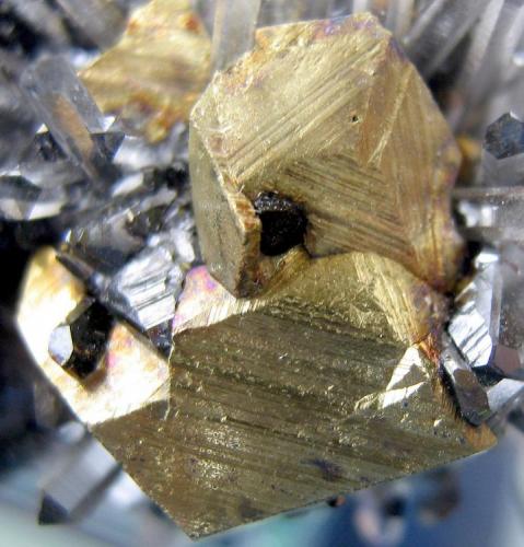 Sphalerite penetrating Chalcopyrite (Author: Samuel)