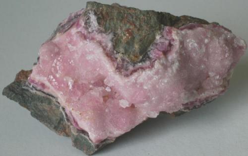 Calcita cobaltifera - Mina Arhbar, Bou Azzer, Tazenakht, Marruecos
Medidas: 6,5x4x2,7 cms (Autor: Joan Martinez Bruguera)