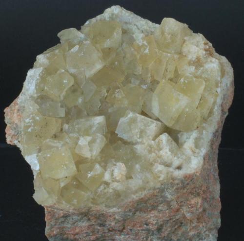 Fluorita - Mines Sant Marçal, Viladrau, Osona, Girona, Catalunya, España
Medidas: 8x8x4 cms (Autor: Joan Martinez Bruguera)