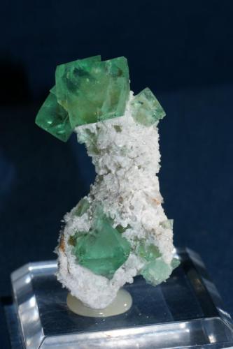 Fluorita.Cristales octaédricos biterminados sobre matriz de Cuarzo.53x26x20 mm.
Riemvasmaak, Gordonia, Namaqualand,Northern Cape, Sudafrica (Autor: Andrés Torres Triana)