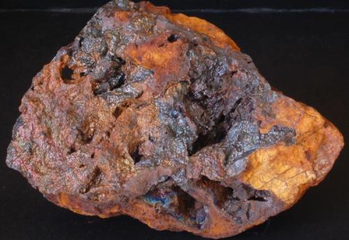 Goethita irisada - Mines de Can Palomeres, Malgrat de Mar, El Maresme, Barcelona, Catalunya, España
Medidas: 9,5x6,5x4 cms (Autor: Joan Martinez Bruguera)