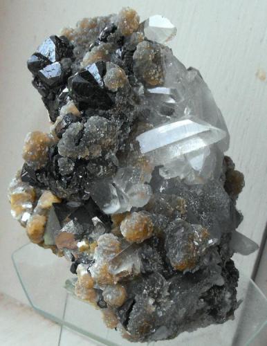 Cassiterites with Arsenopyrite, mica and quartz. Yaogangxian Mine, Yizhang County, Chenzhou Prefecture, Hunan Province, China. 9 x 6 x 4 cm. (Author: Lumaes)